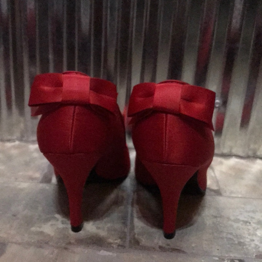 Hollywould Red Satin peep toe heel size 6 - Picture 2 of 5